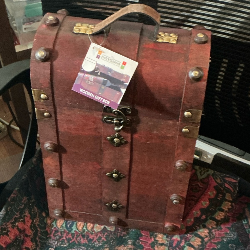New wooden gift box wine carrier